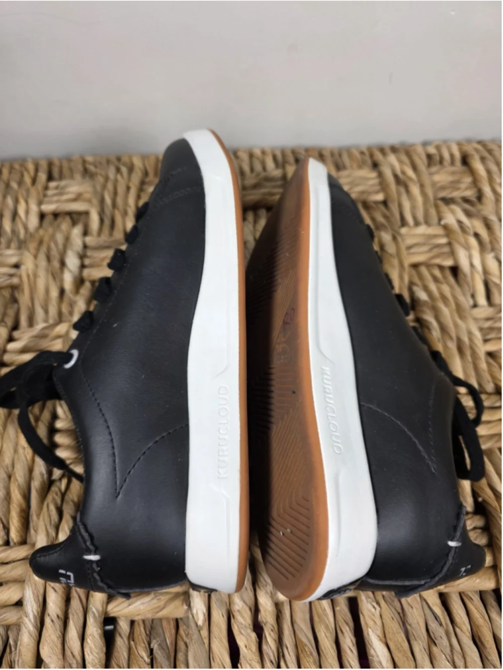 KURU Women's 6 M Black Leather ROAM Comfort Walking Sneakers White Gum Sole